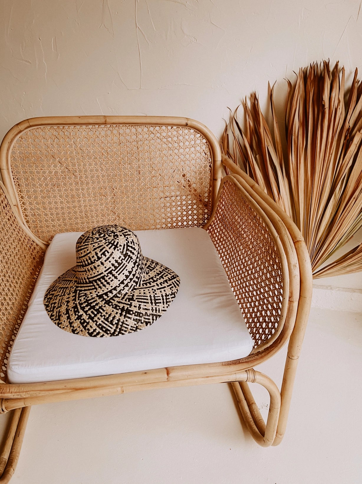 Woven Bucket Hat in Black Ombre